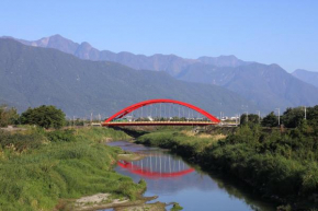 Отель Bridge Bed and Breakfast  Хуален